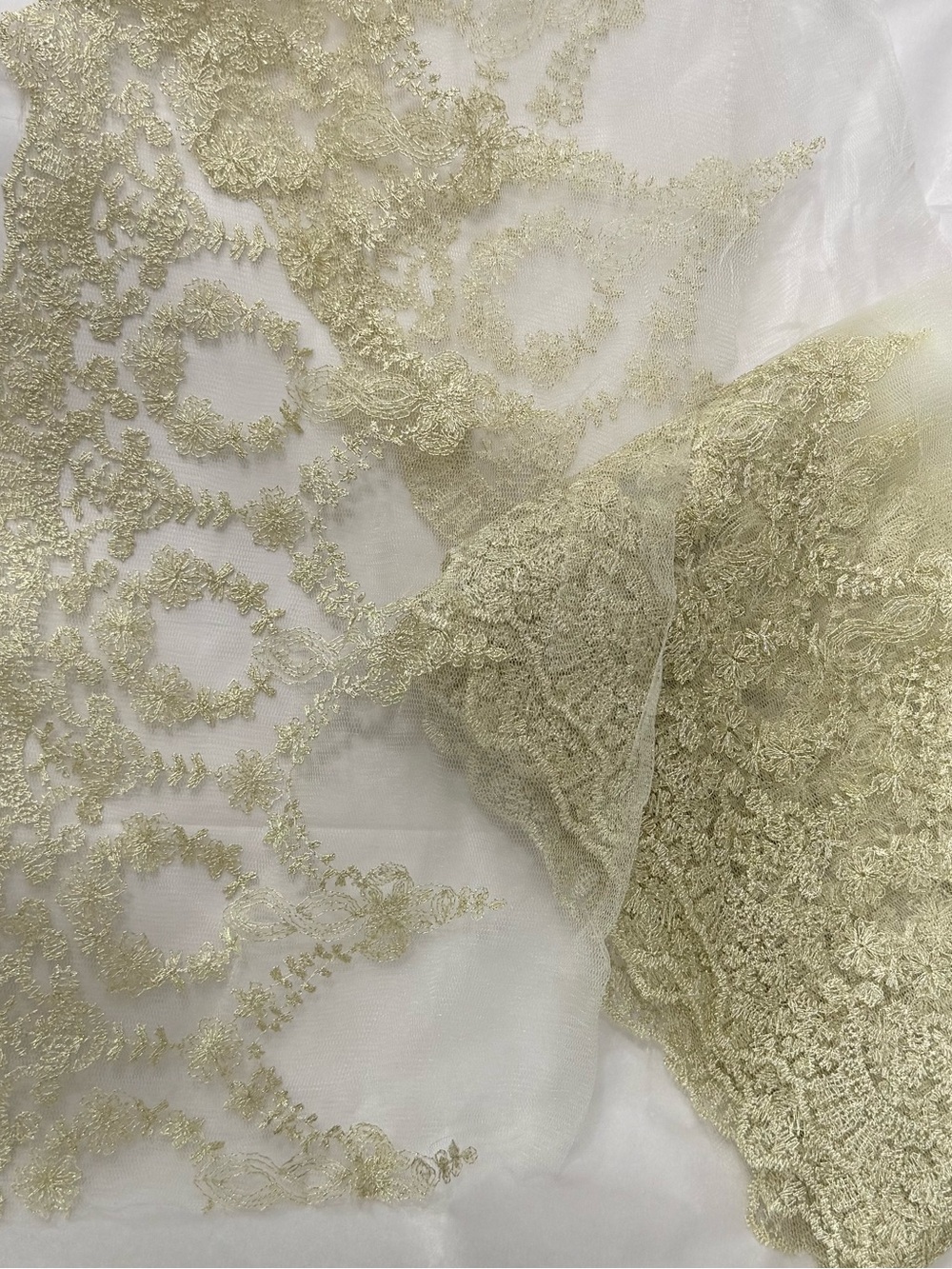 NWOT Beautiful Gold Lace approximately 5 yards.